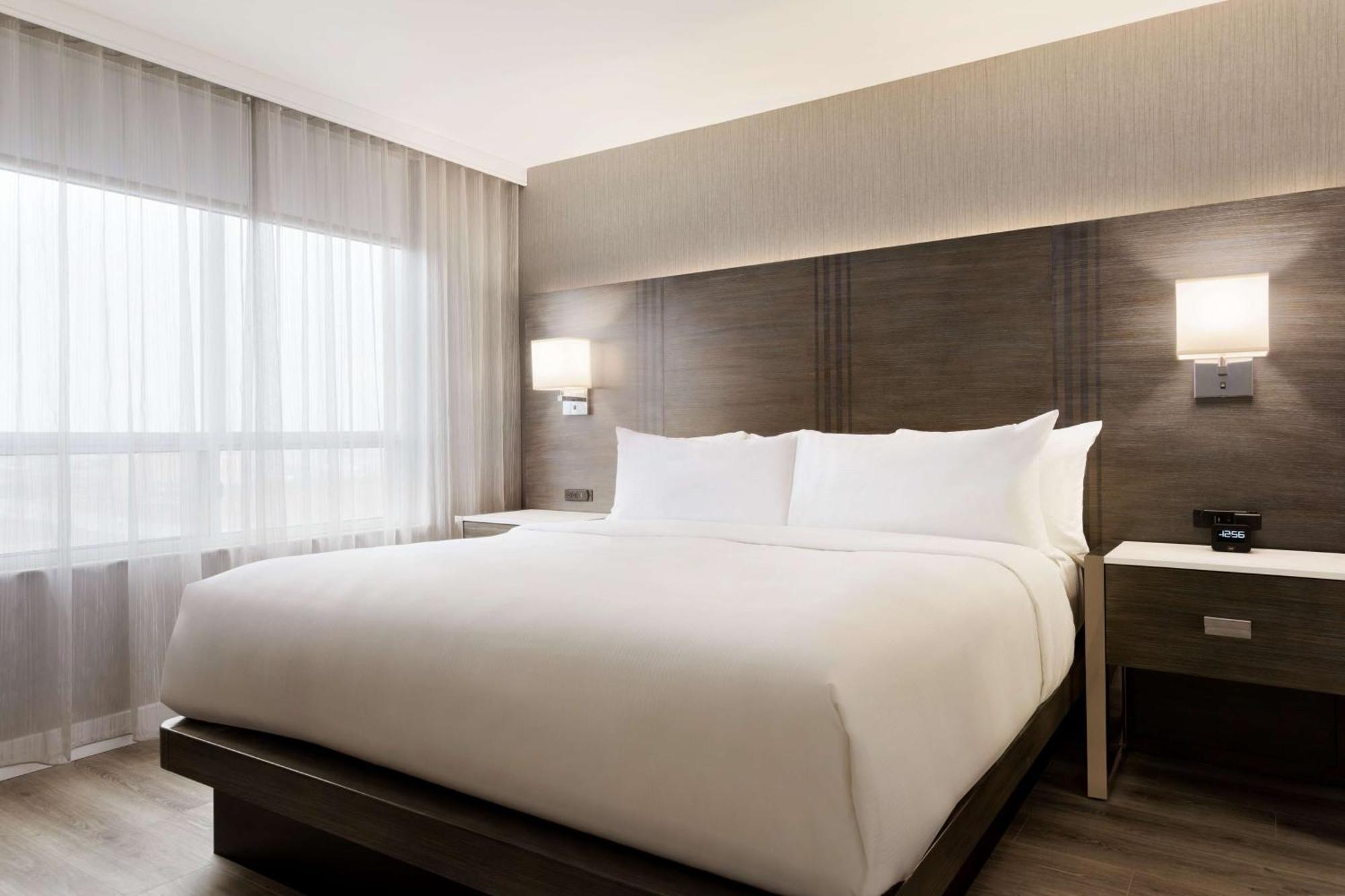 Embassy Suites By Hilton Toronto Airport Екстер'єр фото